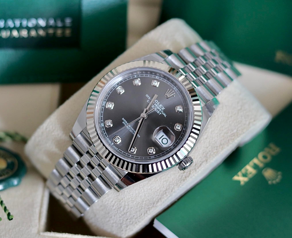 Khám phá đồng hồ Rolex chính hãng: Di sản, Chất lượng và Uy tín