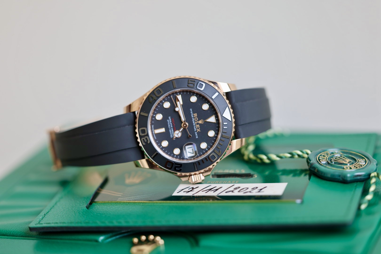 Đồng hồ Rolex Yacht-Master 37 268655-0010: Mặt số màu đen Everose Gold